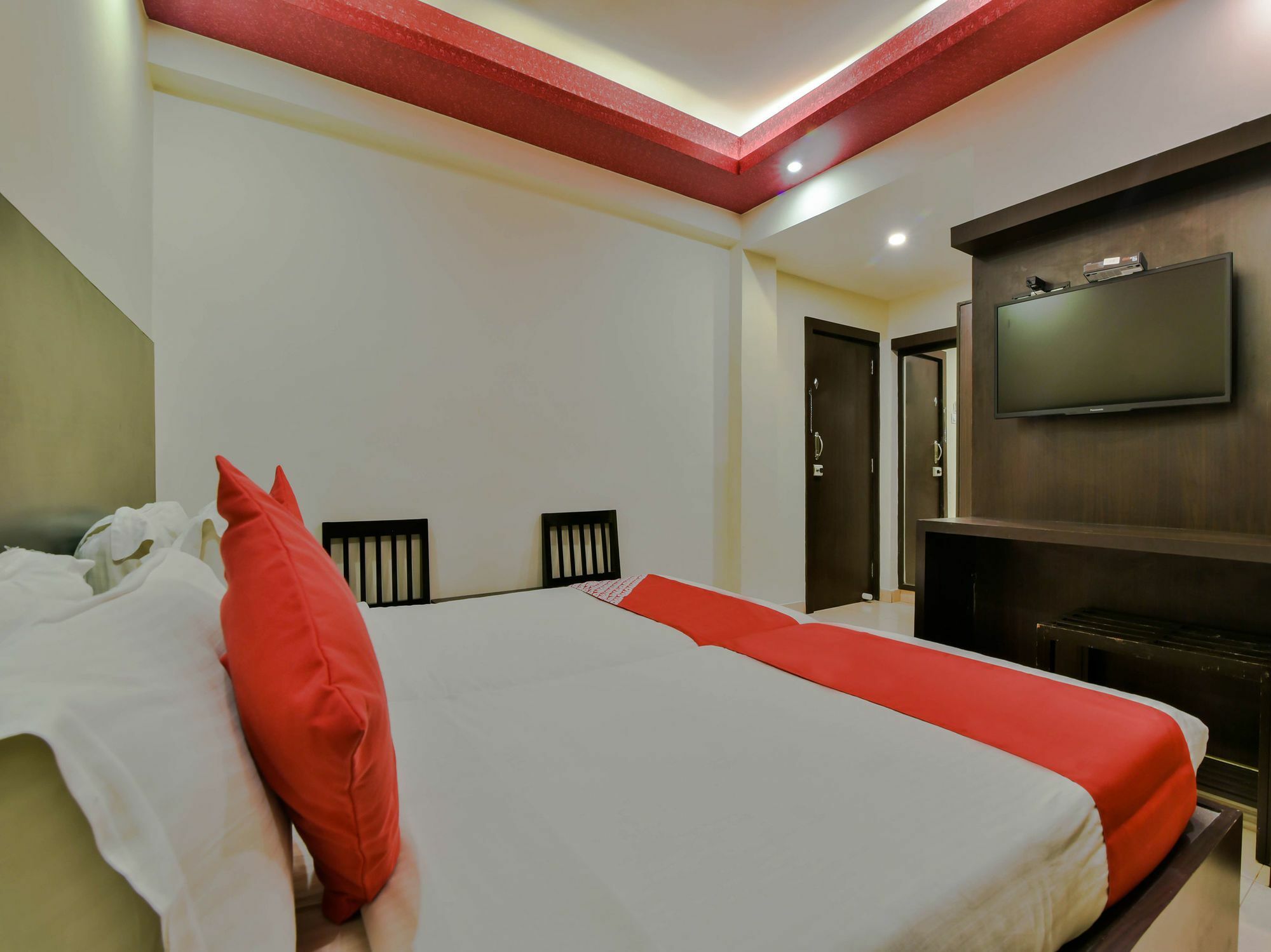 Hotel Manoshanti Панаджи Экстерьер фото